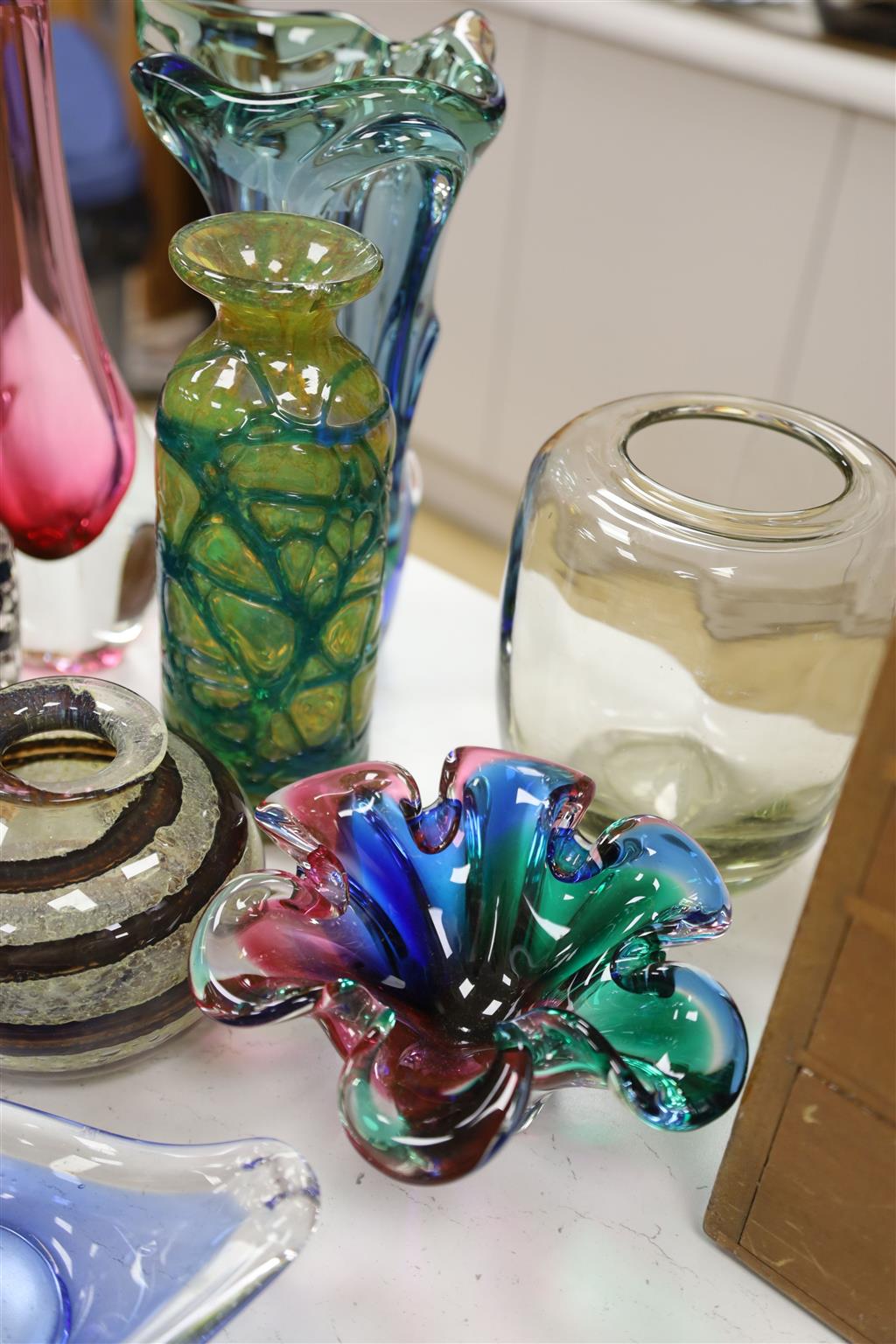 A quantity of mixed Studio glass (10)